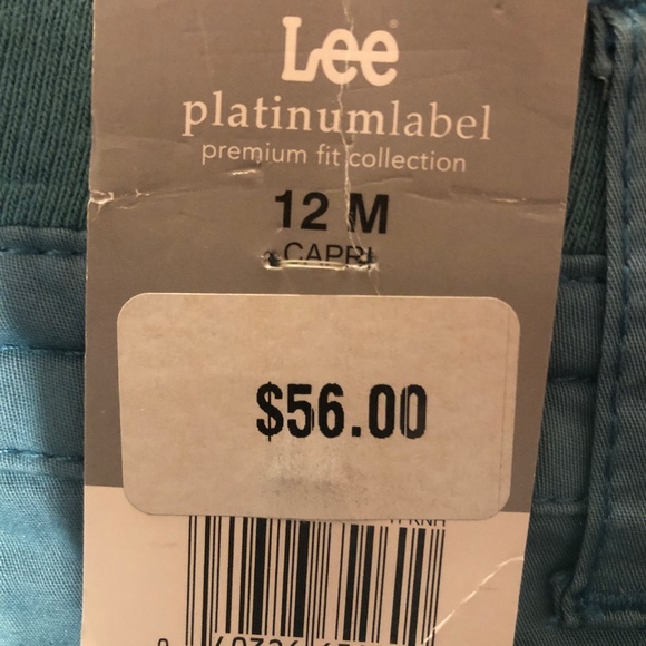 2 pair Of Women's Size 12  Capris (New With Tags) - Picture 4 of 9